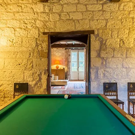 Chateau Sleeps 19 Pool Wifi Castelsagrat